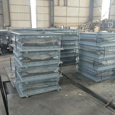 非金属补偿器的蒙皮怎样更换